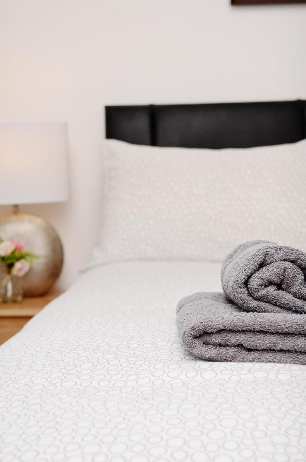 29Ew Dreams Unlimited Serviced Accommodation- Staines - Heathrow Stanwell Dış mekan fotoğraf